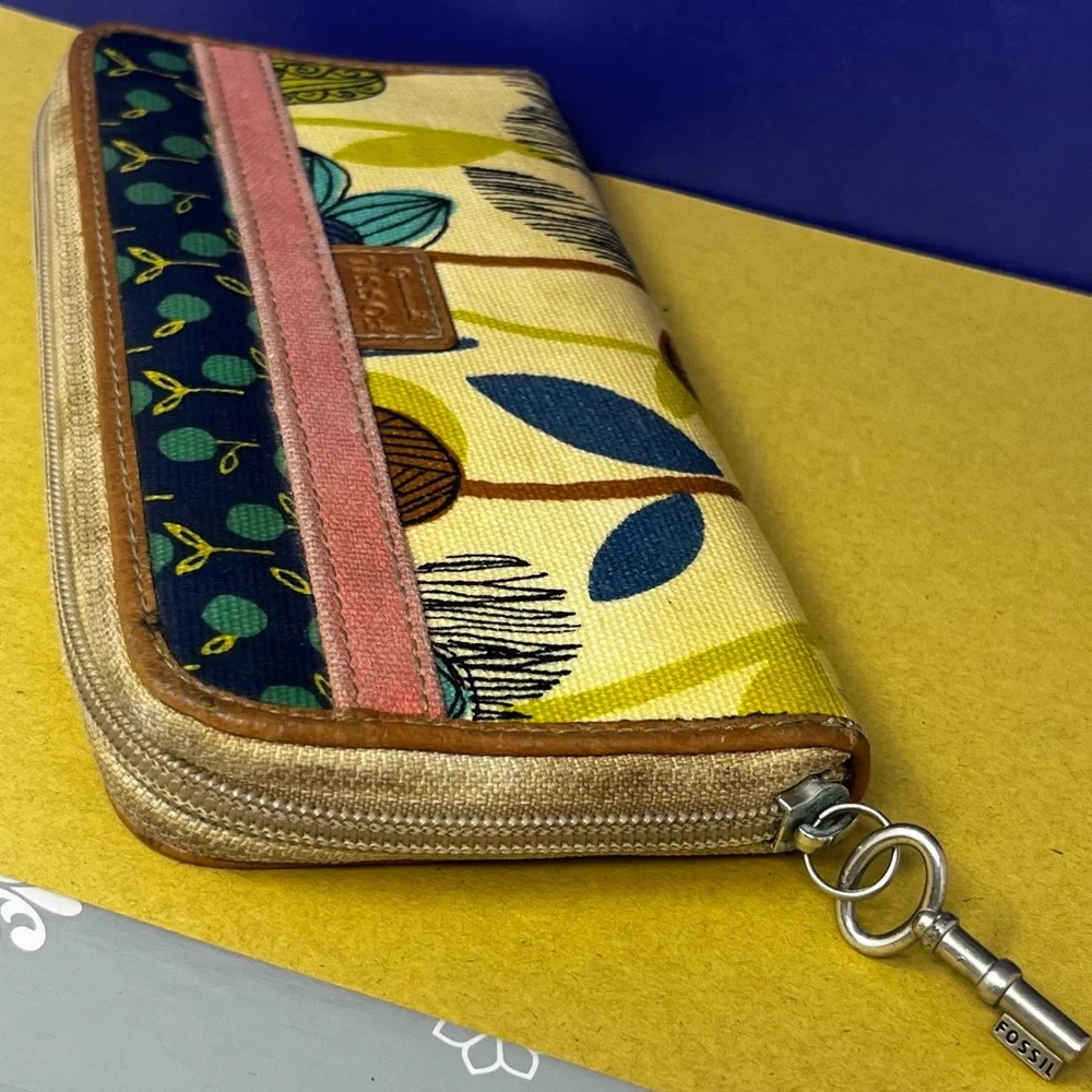 Fossil Key-per Zip Around Continental wallet